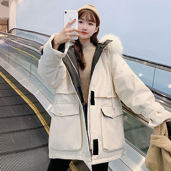 Női téli kabát zsebekkel és pehelyes