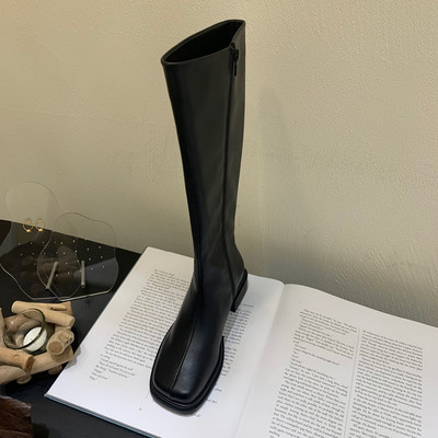 Alkalmi női csizma sima modell cipzárral