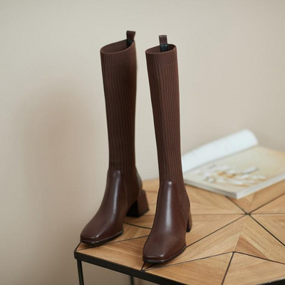 Elegáns női csizma sima modell, magas 5,5 cm-es sarokkal