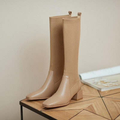 Elegáns női csizma sima modell, magas 5,5 cm-es sarokkal
