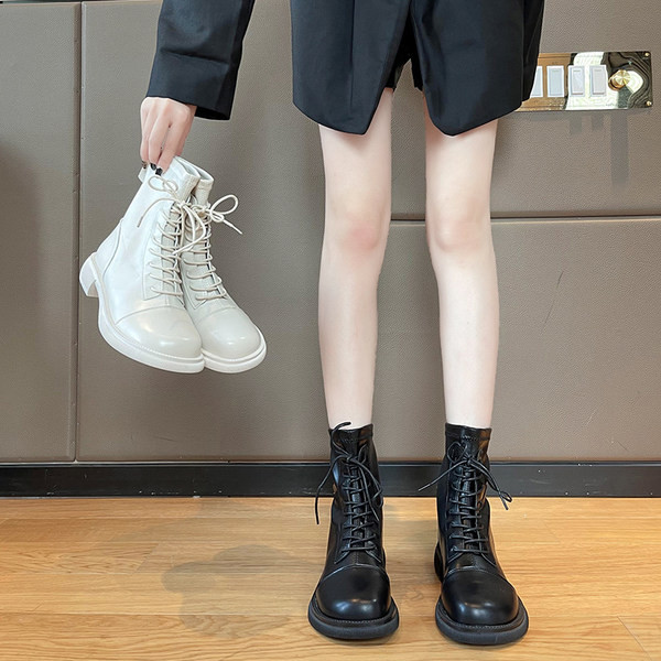 Ležerne čizme od umjetne kože u bijeloj i crnoj boji