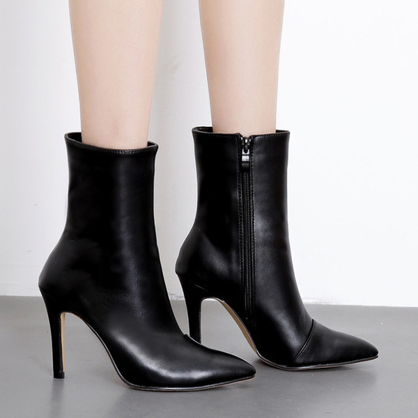 Ženske čizme s patentnim zatvaračem i tankom petom - model na špic