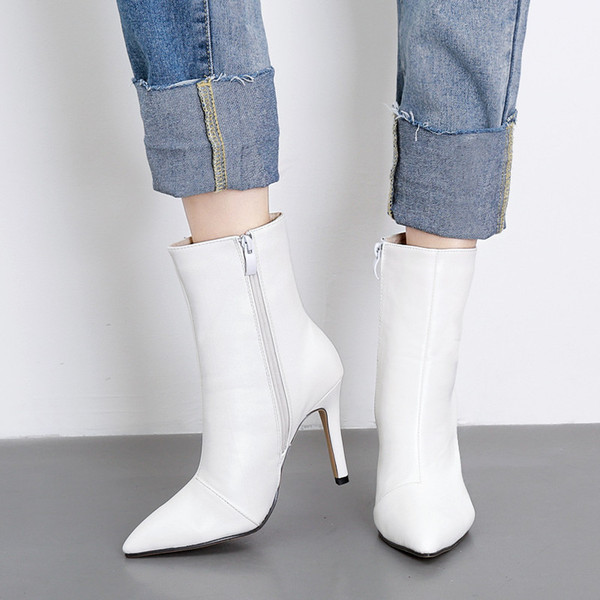 Ženske čizme s patentnim zatvaračem i tankom petom - model na špic