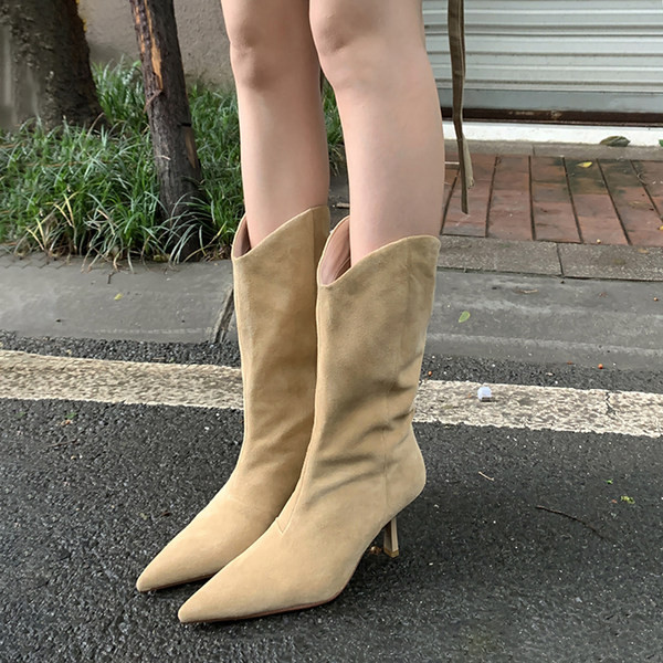 Öko velúrból készült modern női csizma vékony sarkú hegyes modellel