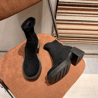 Női velúr csizma új modellje 6 cm magas sarokkal