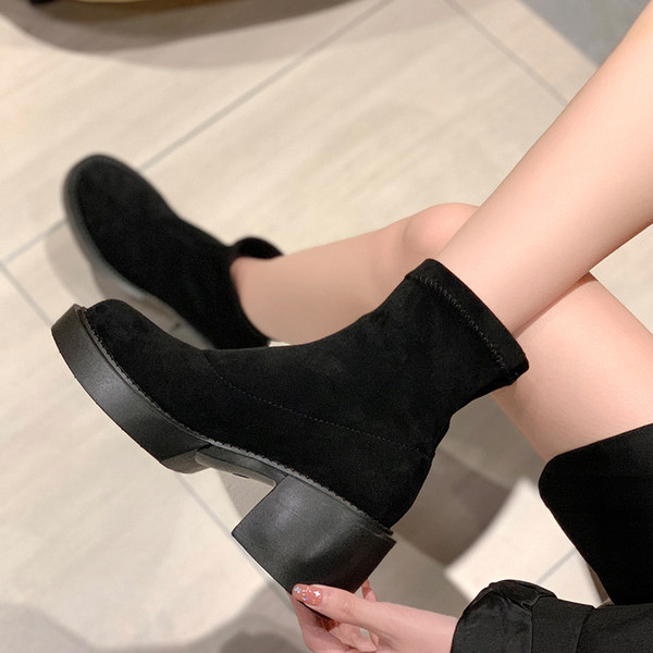 Női velúr csizma új modellje 6 cm magas sarokkal