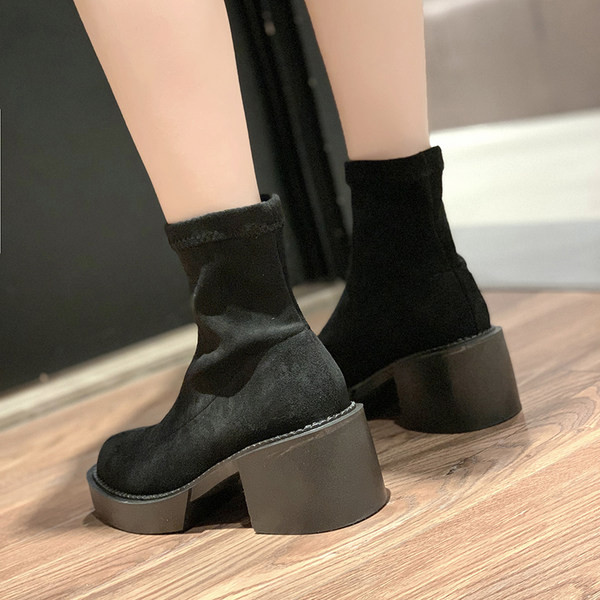 Női velúr csizma új modellje 6 cm magas sarokkal