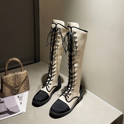 Modern női csizma fűzővel és cipzárral
