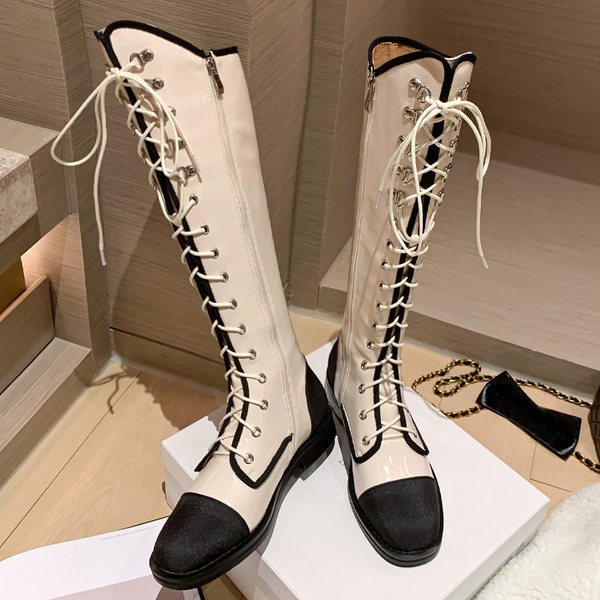 Modern női csizma fűzővel és cipzárral