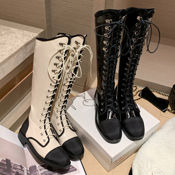 Modern női csizma fűzővel és cipzárral