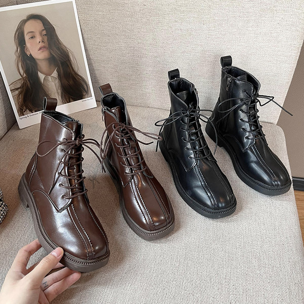 Műbőrből készült, fűzős női csizma - fekete és barna