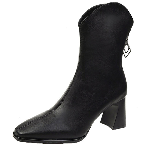 Ženske čizme s patentnim zatvaračem i nestandardnom petom