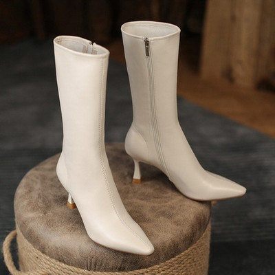 Vékony sarkú, elegáns női csizma