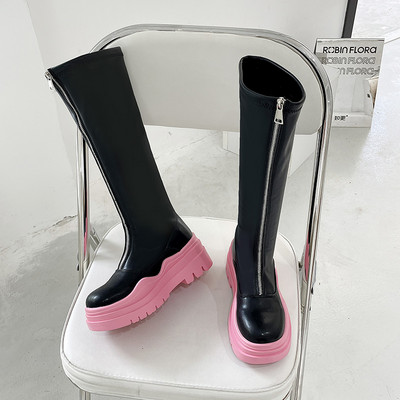 Női alkalmi csizma színes talppal és cipzárral