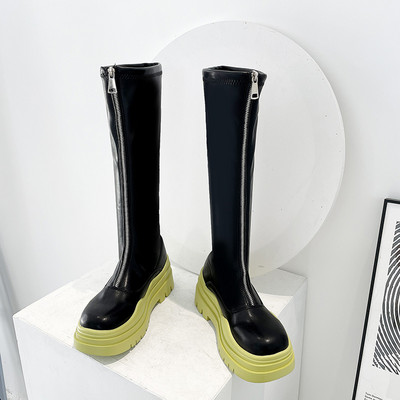 Női alkalmi csizma színes talppal és cipzárral