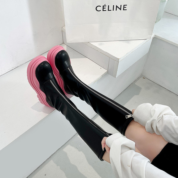 Női alkalmi csizma színes talppal és cipzárral