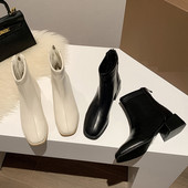 Női csizma új modellje alacsony, vastag sarokkal