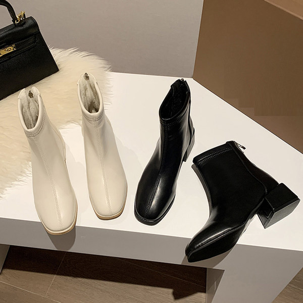 Női csizma új modellje alacsony, vastag sarokkal