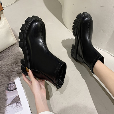 Lekerekített csizma új modellje durva talppal