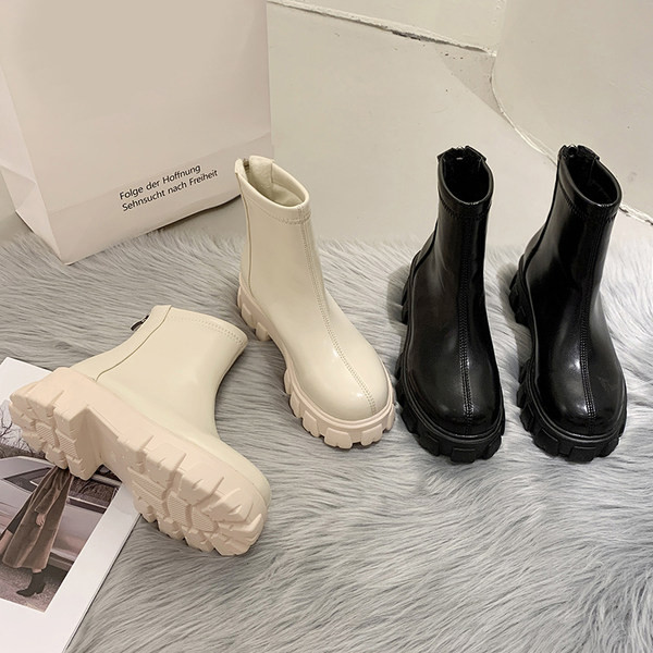 Lekerekített csizma új modellje durva talppal