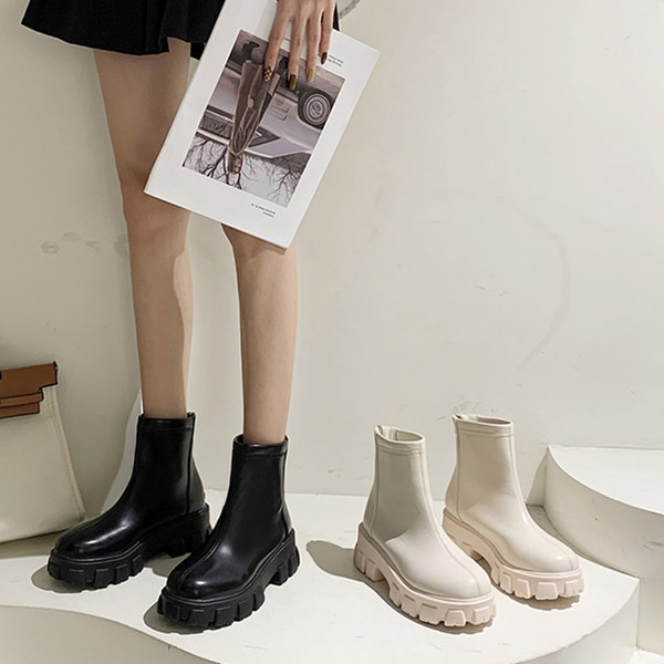 Lekerekített csizma új modellje durva talppal