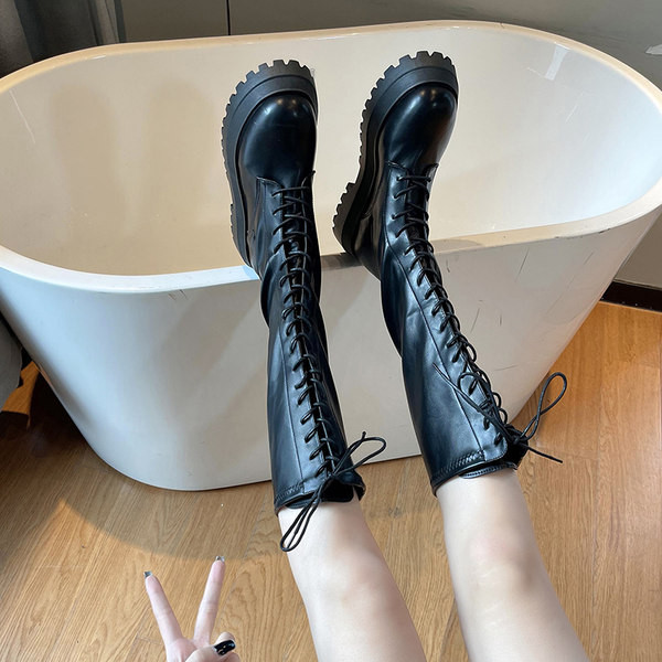 Új modell női csizmák durva talppal - két színben