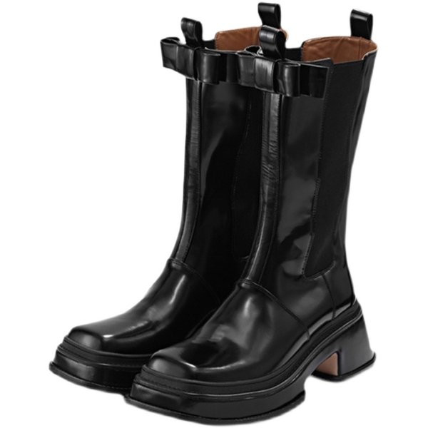 Aktuális női csizma lekerekített modell szalaggal