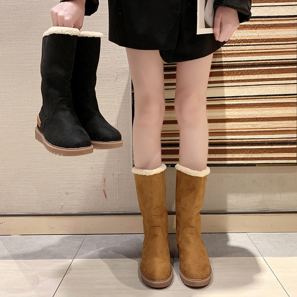 Alkalmi női csizma puha béléssel - két színben