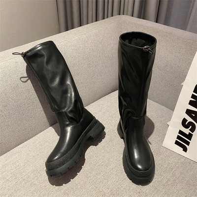 Ležerne čizme s ravnim potplatom i vezicama za žene