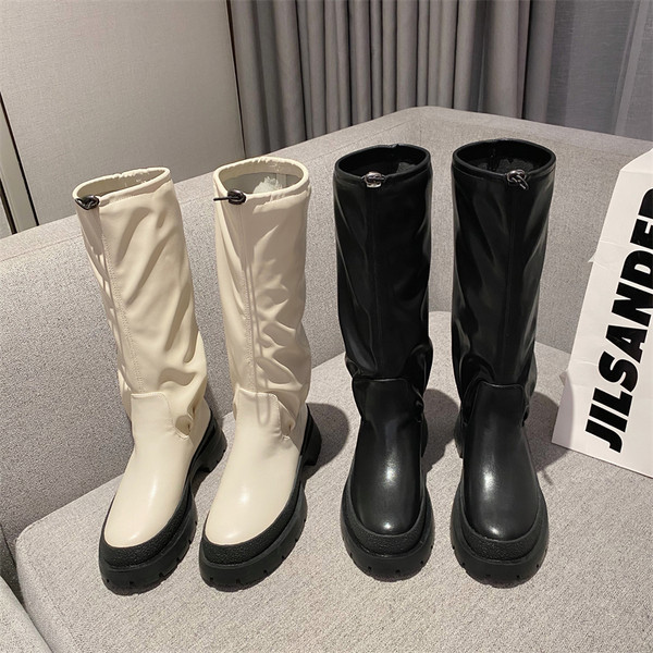 Ležerne čizme s ravnim potplatom i vezicama za žene