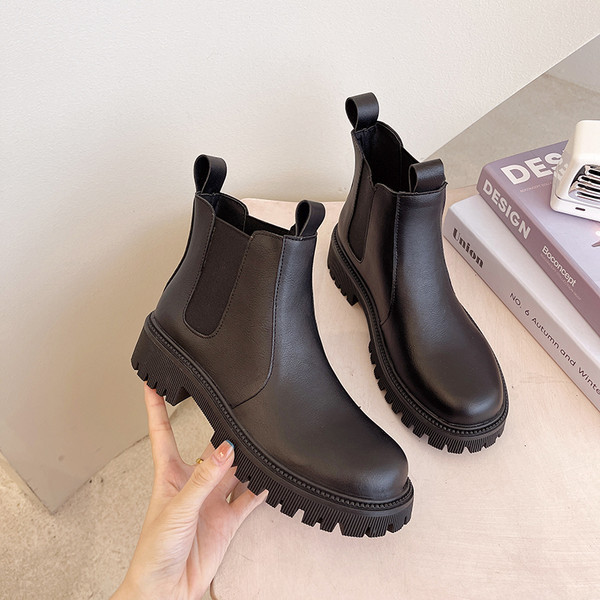 Női bőrcsizma új modellje