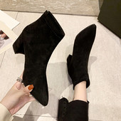 Elegáns női csizma eco velúr hegyes modellből