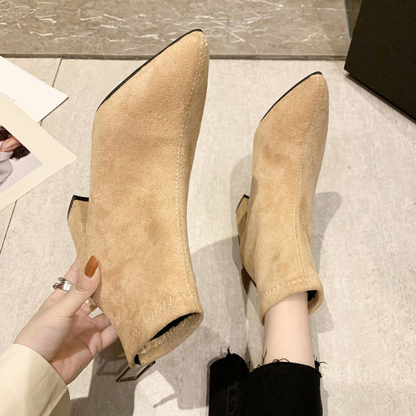 Elegáns női csizma eco velúr hegyes modellből