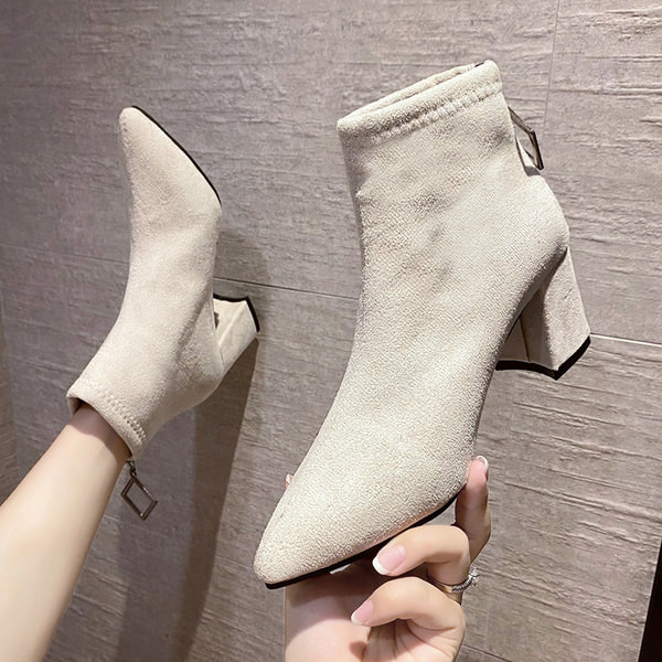 Elegáns női csizma eco velúr hegyes modellből