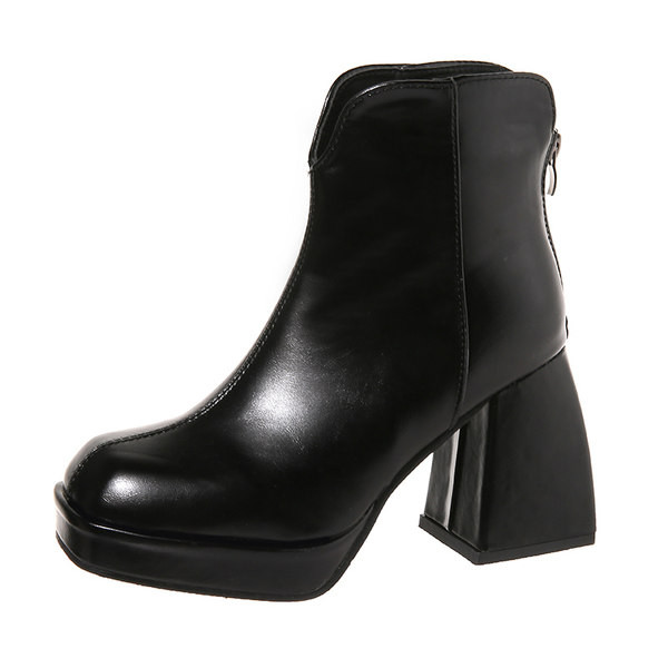 Aktuális női csizma magas, vastag sarokkal