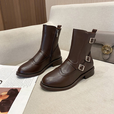 Alkalmi női csizma lapos talppal és csattal