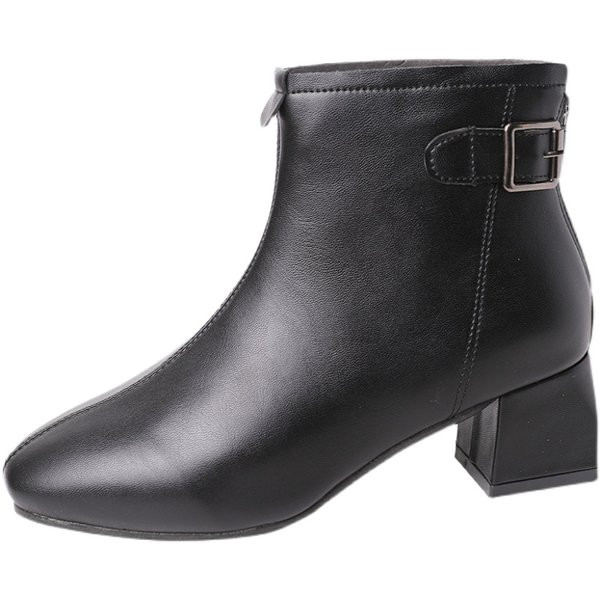 Öko bőrből készült modern női csizma csattal és 5 cm-es szögletes sarokkal