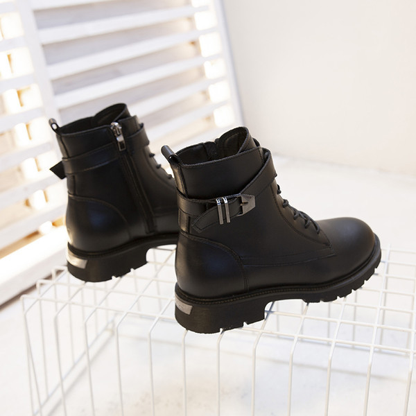 Ženske čizme od umjetne kože s pertlama u crnoj boji