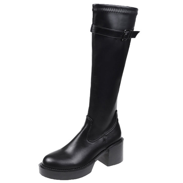 Novi model ženskih čizama na petu i kopču