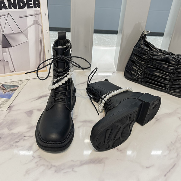 Moodsad pärlite ja metallketiga naiste saapad