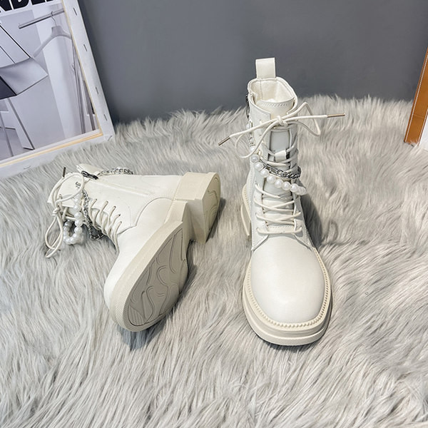 Moodsad pärlite ja metallketiga naiste saapad