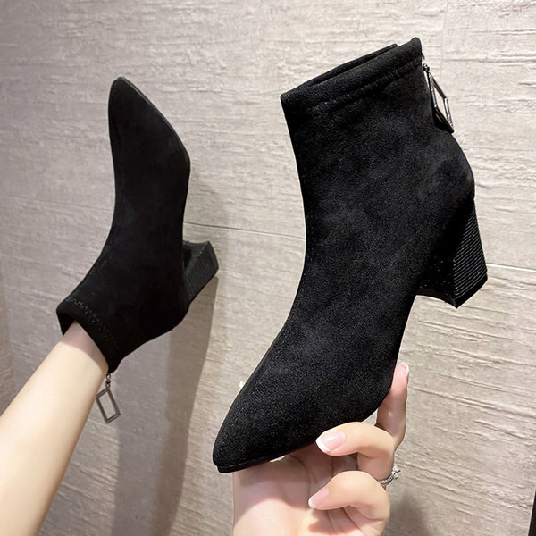 Öko-seemisnahast moodsad terava otsaga saapad