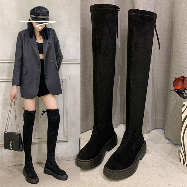 Női csizma mesterséges velúrból, lapos talppal