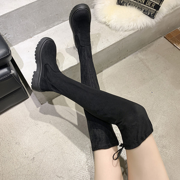 Női csizma mesterséges velúrból, lapos talppal