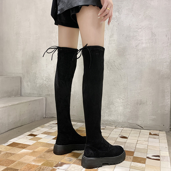 Női csizma mesterséges velúrból, lapos talppal