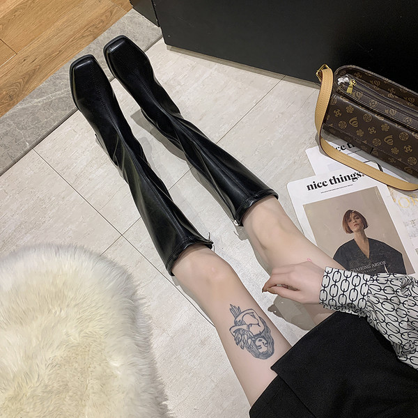 Modern bőrcsizma vastag sarokkal, 4 cm