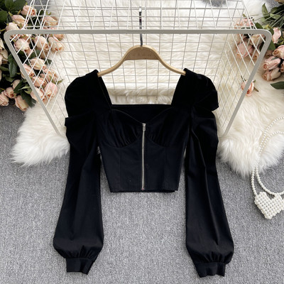 Uut mudelit kandilise kaelusega ja lukuga naiste pluus