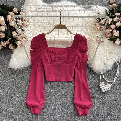 Uut mudelit kandilise kaelusega ja lukuga naiste pluus