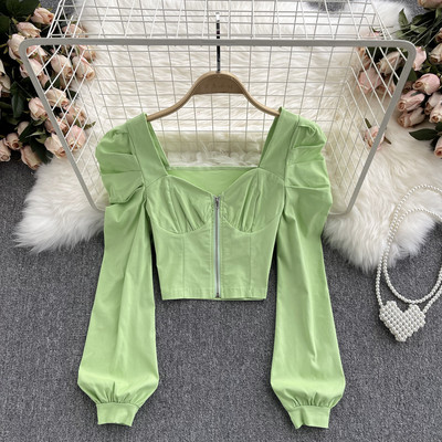 Uut mudelit kandilise kaelusega ja lukuga naiste pluus