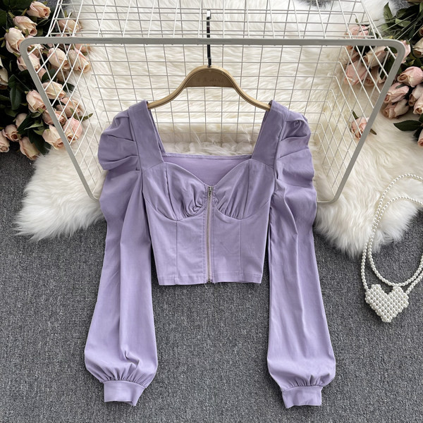 Uut mudelit kandilise kaelusega ja lukuga naiste pluus